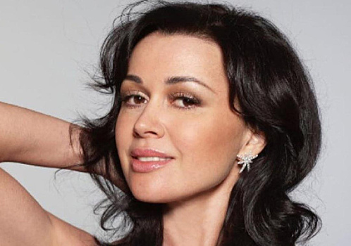 Дочь Анастасии Заворотнюк намекнула на положение дел в семье