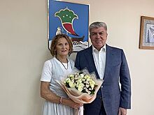 Российская спортсменка пришла на встречу с мэром родного города с флагом США