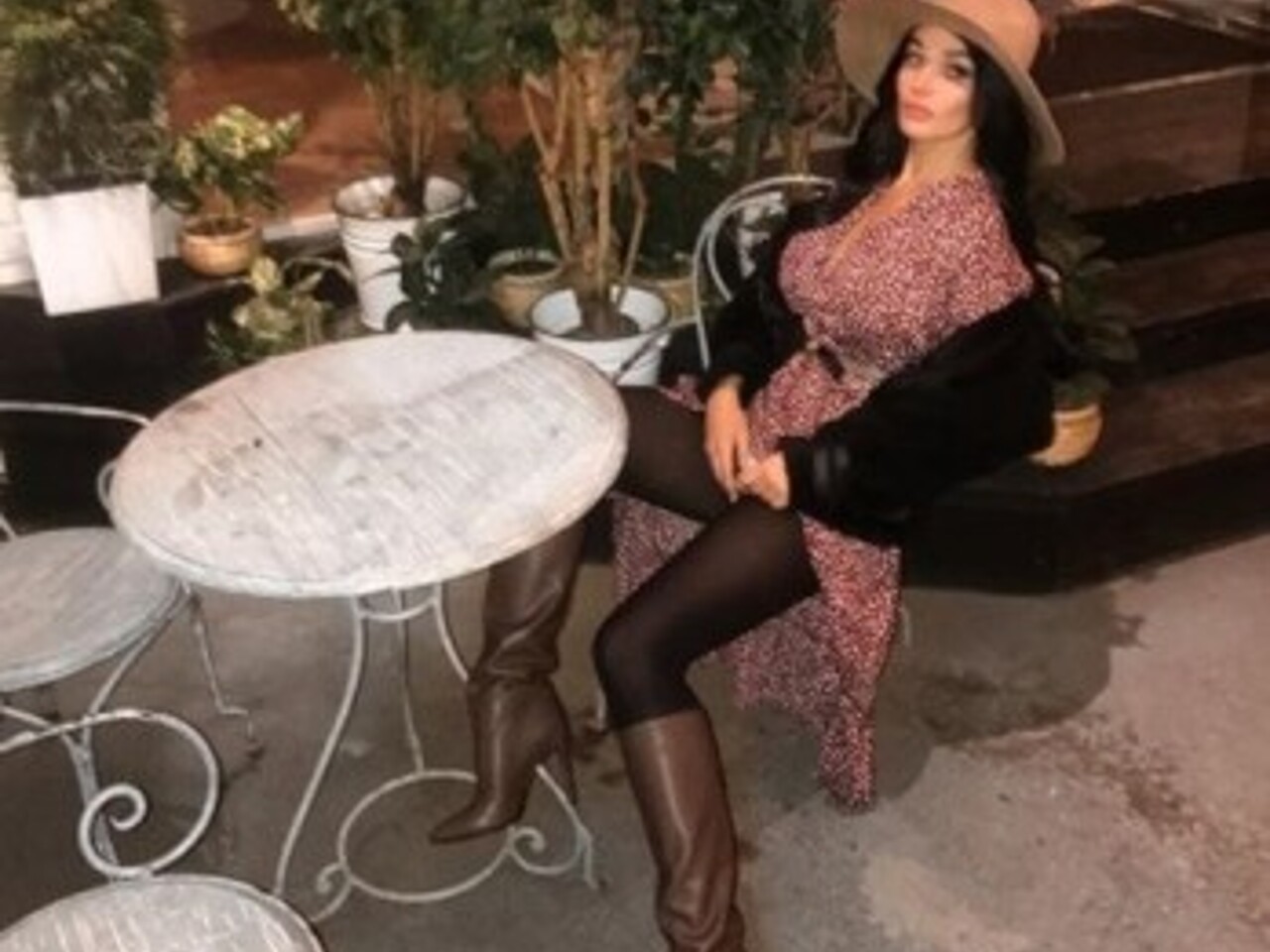 чулки раздвинула 