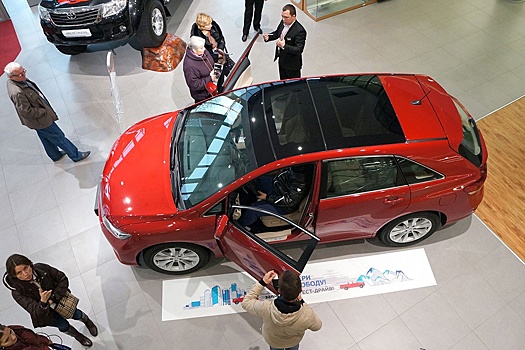 Банковские комиссии автодилеров начали сокращаться из-за роста процентных ставок