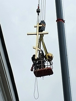 На купол храма Иоанна Предтечи вернулся крест