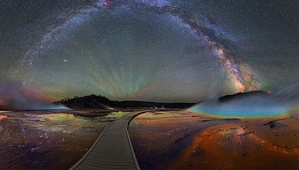 Вид Млечного Пути над Йеллоустонским национальным парком просто захватывает дух
