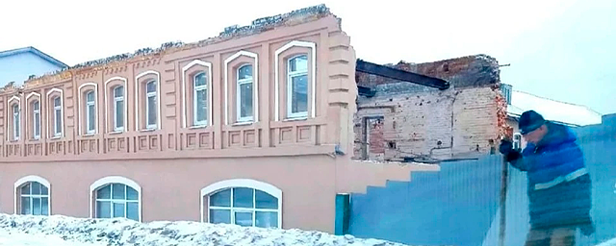Нижегородские власти восстановят частично разрушенное историческое здание на Стрелке
