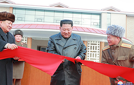 СМИ: Ким Чен Ын открыл современный курорт горячих источников в уезде Яндок