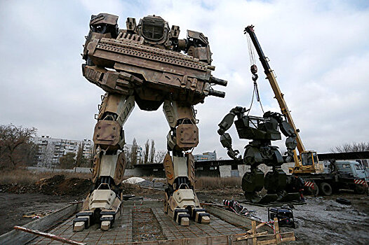 В Донецке собирают гигантских роботов