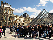 Лувр повышает стоимость билетов для туристов из стран вне ЕС