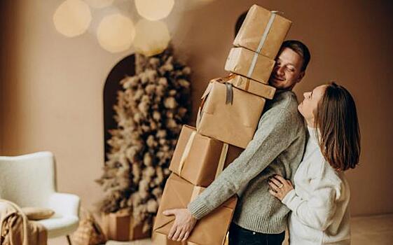 «Деньги, отпуск, наряды»: россияне назвали желаемые подарки на Новый год