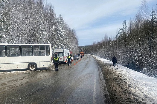 Под Нижним Тагилом автобус с пассажирами попал в ДТП, пострадали три человека