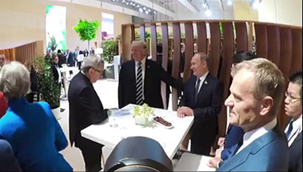Politico: Трамп зря подошел к Путину на ужине G20