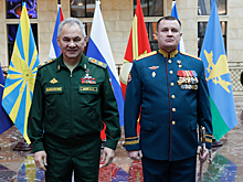 Министр обороны РФ вручил медаль «Золотая звезда» командующему группировкой войск «Центр»
