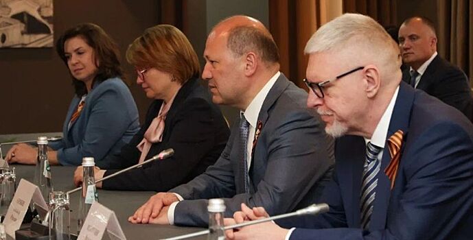 Александр Скрябин встретился с делегациями городов-побратимов