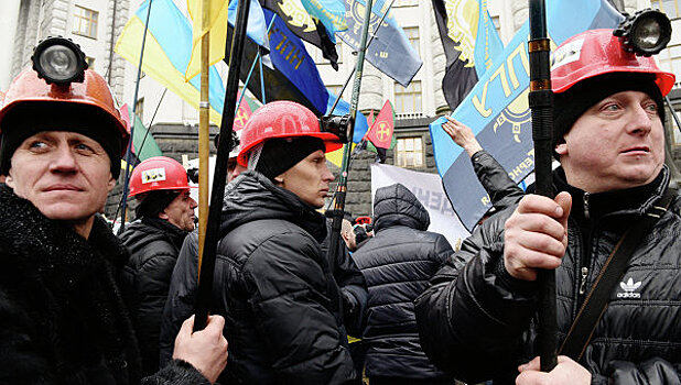 Шахтеры устроили штурм администрации Порошенко