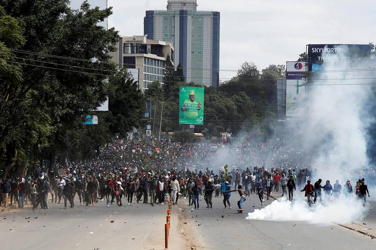Протестующие в Кении ворвались в здание парламента
