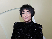 В Сети обратили внимание на 71-летнего басиста певицы Лолиты Милявской