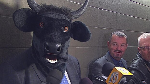 Тренер «Нэшвилла» дал интервью в маске быка
