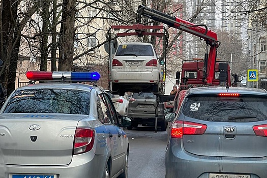 В Ростове будут отлавливать водителей, паркующихся на автобусных остановках