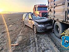 Водитель Lada Largus погиб, столкнувшись с двумя фурами в Самарской области