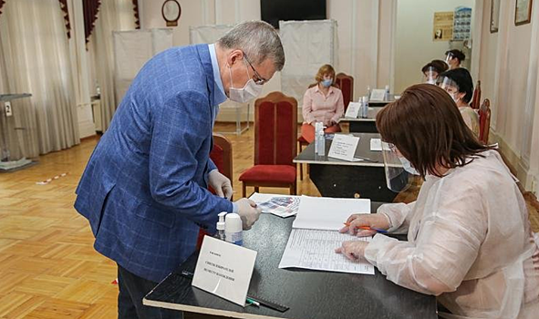 Юрий Чайка проголосовал на участке в Пятигорске