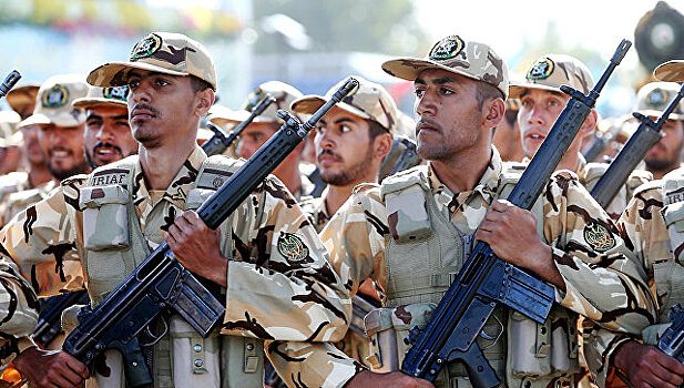 Иран начал военные учения после санкций США