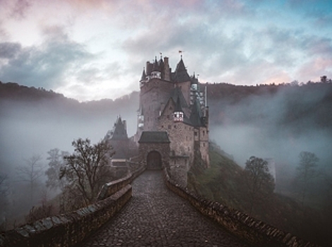 5 самых мистических замков в мире, для любителей пощекотать нервы