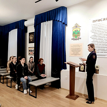 В Краснодаре полицейские и общественники провели экскурсию в Музее органов внутренних дел Кубани для студентов