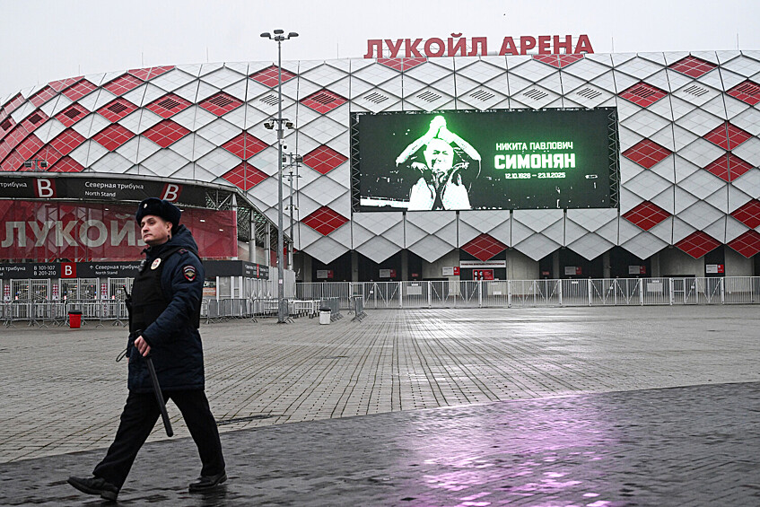 Стадион «Лукойл Арена» в Москве, во время церемонии прощания с олимпийским чемпионом 1956 года в составе сборной СССР по футболу Никитой Симоняном, 27 ноября 2025 года