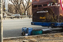 Водитель снёсшего автобусную остановку грузовика возместит ущерб мэрии Владивостока