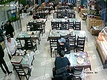 Массовая драка мигрантов с поножовщиной в московском кафе попала на видео