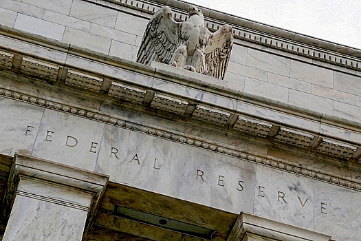ФРС США снова сохранила базовую процентную ставку