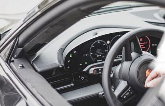 В сети появились шпионские снимки Porsche Taycan 2020 и видео