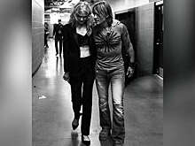 55-летняя Николь Кидман похвасталась "стальным" прессом в коротком топе