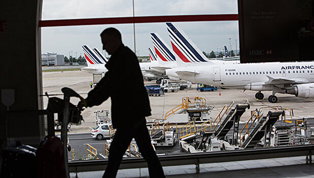 В Париже отменили треть рейсов