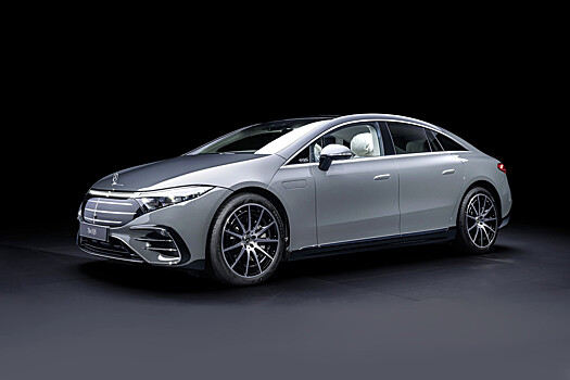 Обновленный Mercedes-Benz EQS: старомодный передок и более емкая батарея