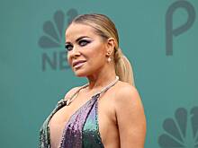 53-летняя Кармен Электра похвасталась фигурой в откровенном корсете