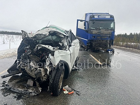 Двое полицейских погибли в крупной аварии на югорской трассе