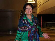 Передвигается с помощью костылей: Фатеева с трудом ходит по квартире