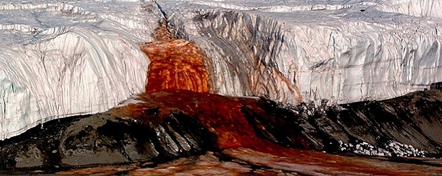 Ученые выяснили, что кроваво-красный оттенок воде в леднике Тейлора придают загадочные наносферы