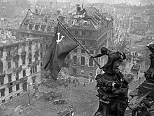 Историк рассказал о путанице со Знаменем Победы в 1945 году