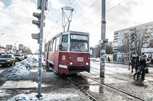 В Омске на маршрут выйдет новый трамвай, привезённый с уральского завода