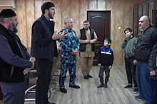 В эфире чеченского телевидения отчитали родителей сломавших скамейку детей