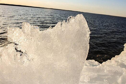 На Пироговском водохранилище спасли мужчину из ледяной полыньи