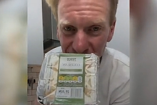 Мужчина перешел на диету из просроченных продуктов и прославился