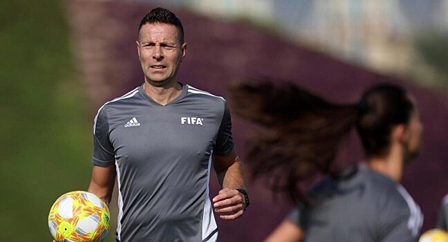 «Ван Букел показал, что не подходит для работы в кабине ВАР. Он уже совершил множество непростительных ошибок». Экс-арбитр Фернандес о видеоассистенте матча «Интер» – «Барса»