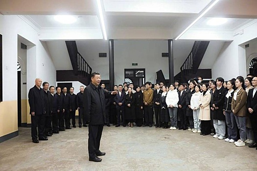 Си Цзиньпин: основная цель обучения - ориентировать учащихся на служение родине