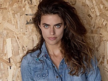 Обида на отца и дружба с дедушкой: как живет и кем стала внучка Алена Делона