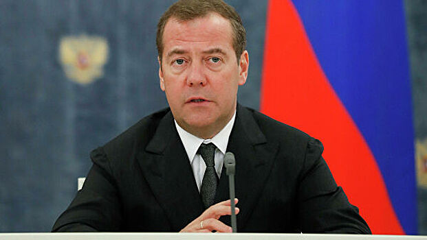 Медведев посоветовал членам ЕР упростить лексикон