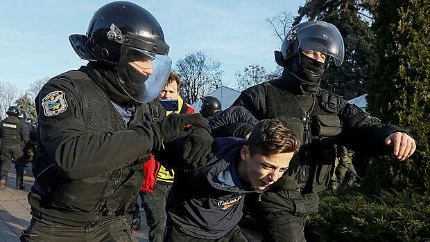 В Одессе полиция задержала призывавших "идти на Киев" подростков