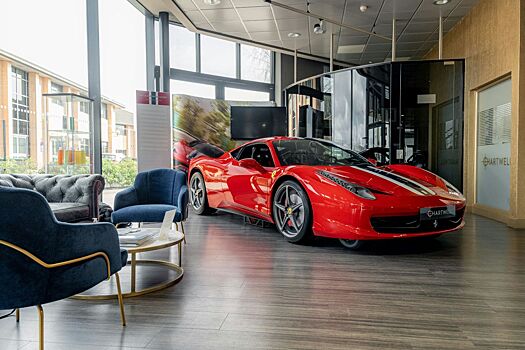 Спорткар Ferrari превратили в симулятор с двумя рулями. Его хотят купить за $ 16 тыс.