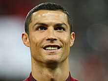 Роналду опубликовал снимок с новорожденной дочерью