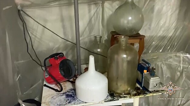 Полицейские ликвидировали две лаборатории по производству мефедрона